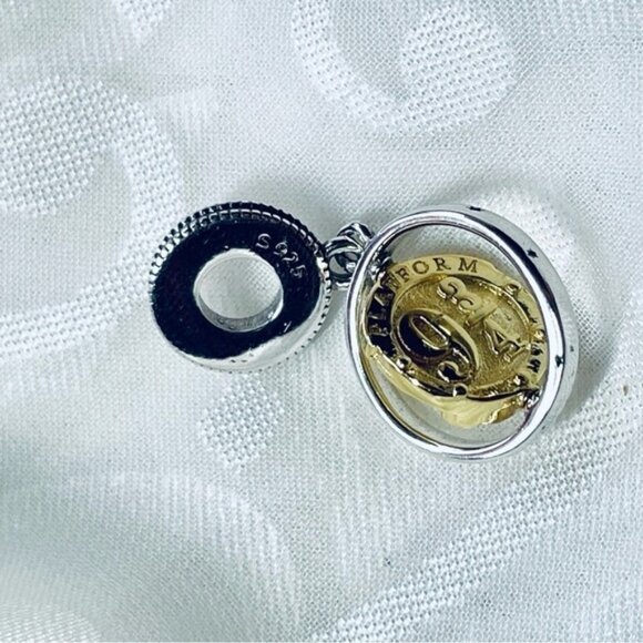 ⚡✨ NWOT Platform 9¾ & Hedwig Spinning Charm – Harry Potter Magic 🦉 - Picture 4 of 13